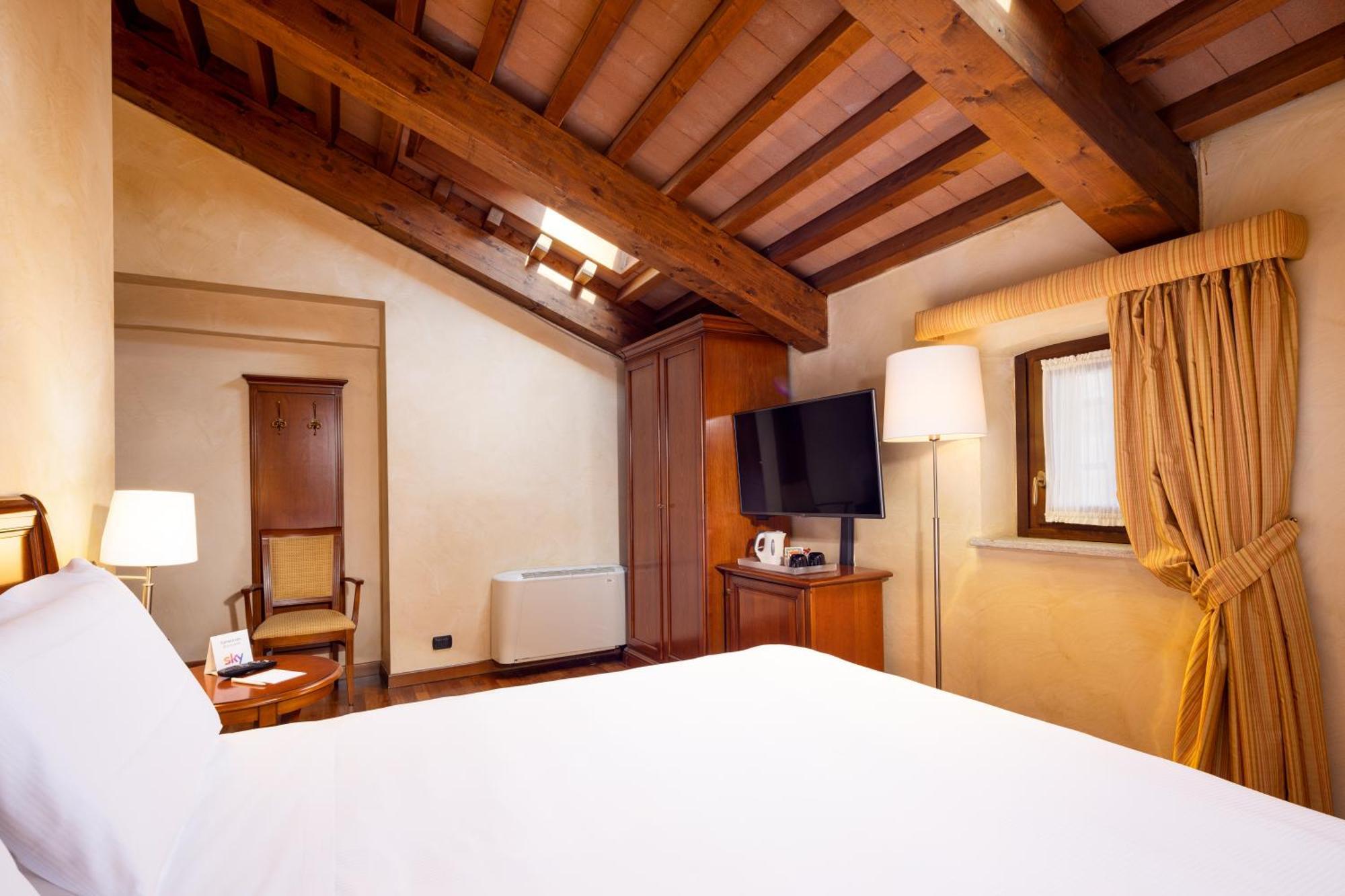 Best Western Plus Hotel Le Rondini San Francesco al Campo Exterior photo